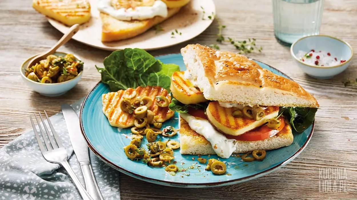 Kanapka z grillowanym serem halloumi Kanapka z grillowanym serem halloumi