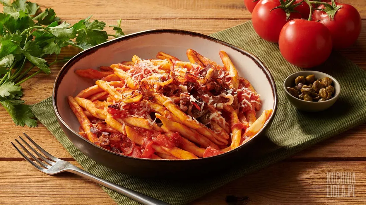 Makaron z sosem amatriciana i guanciale Makaron z sosem amatriciana i guanciale