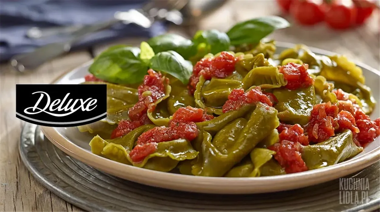 Tortelloni z sosem pomidorowym Tortelloni z sosem pomidorowym