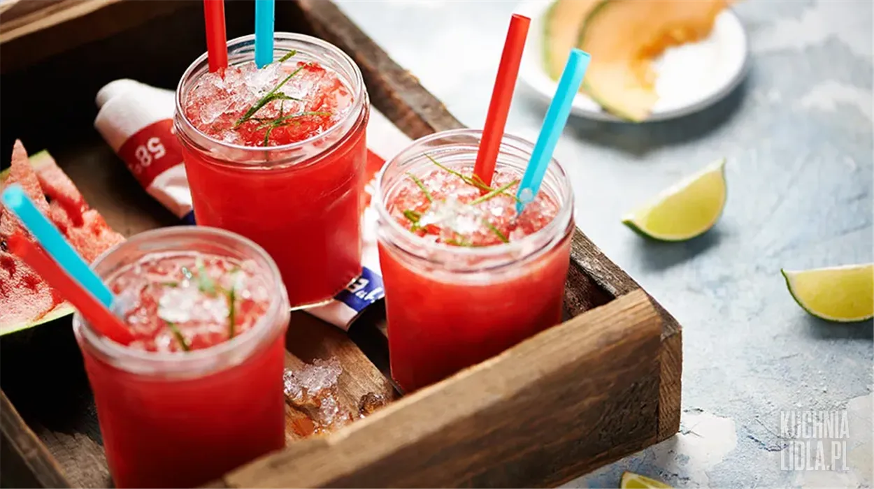 Orzeźwiający koktajl arbuzowo-melonowy Orzeźwiający koktajl arbuzowo-melonowy