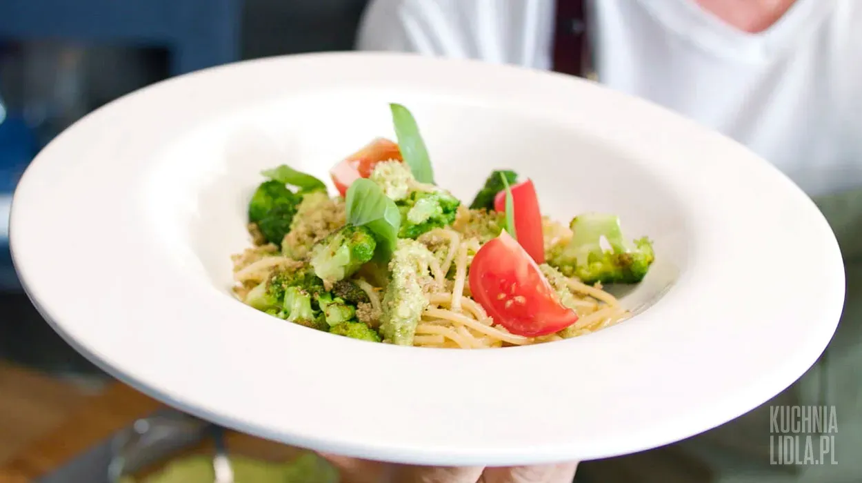 Spaghetti z pesto z brokułu Spaghetti z pesto z brokułu